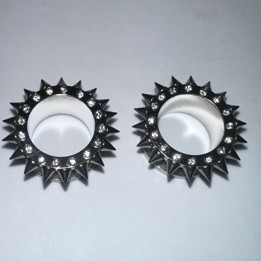 New 16 mm Ear Plugs piercings Earrings lobes never worn